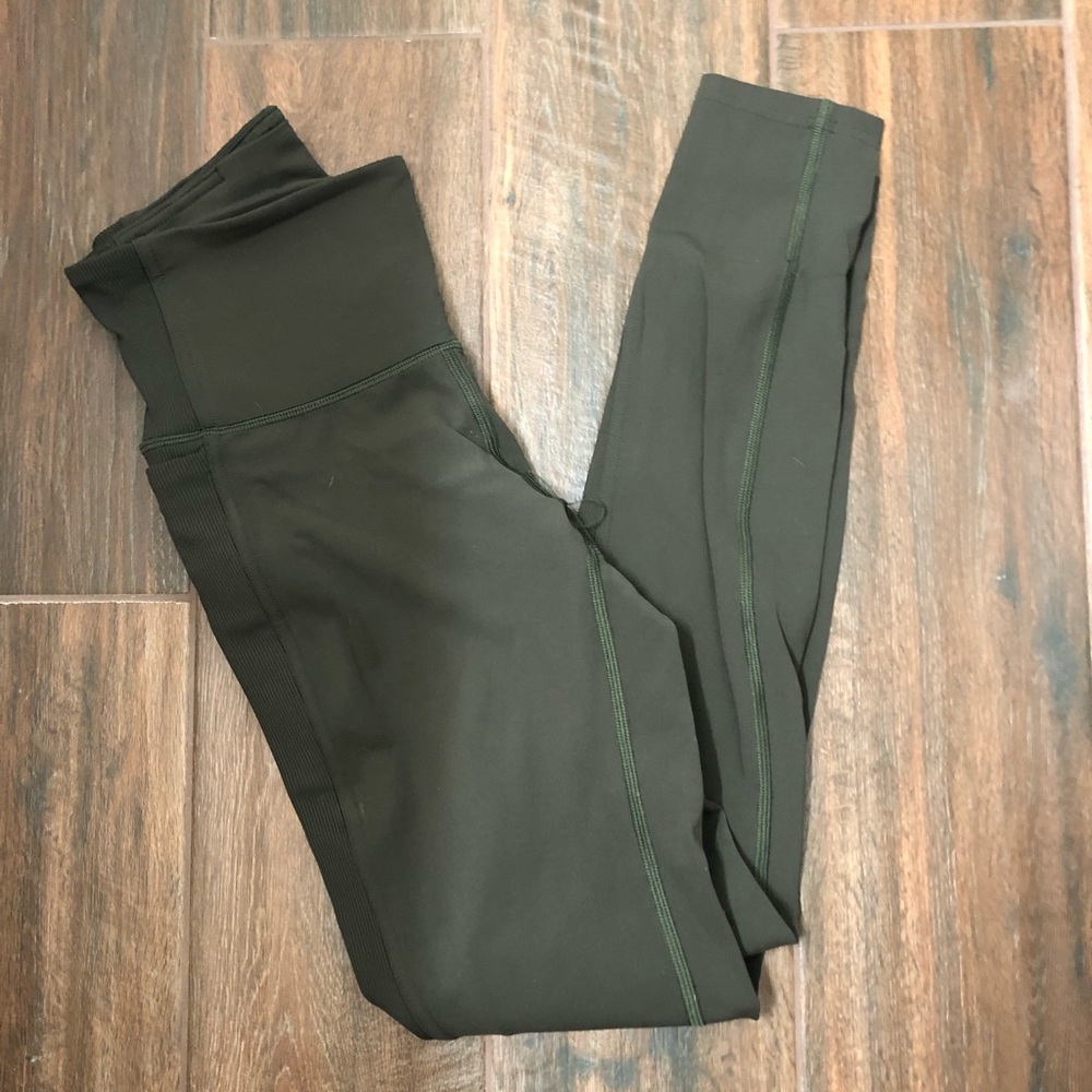 Lululemon High Rise Wunder Under Ribbed 28” size 6